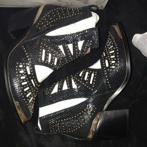 Jeffrey Campbell MACEO